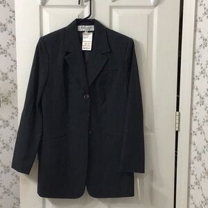Vintage 90’s 3 button down lady’s jacket w/ slit front pockets & shoulder pads
